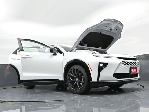 New 2025 Toyota Crown Signia image 40