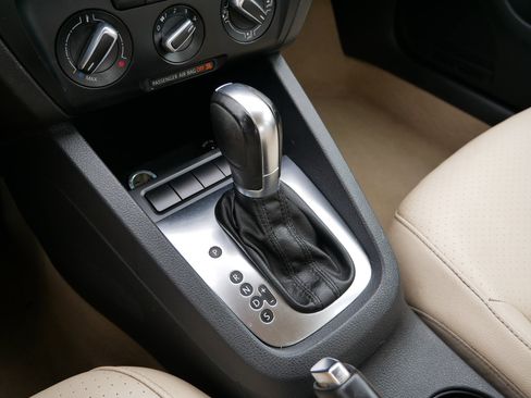 Used 2013 Volkswagen Jetta SE image 24