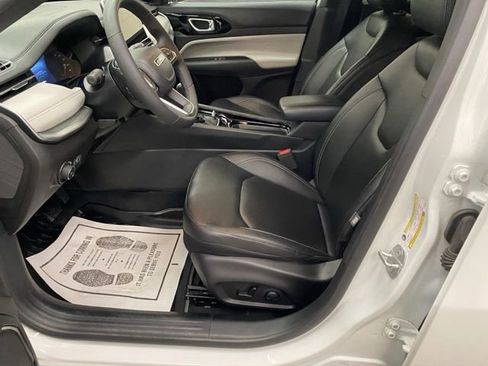 Used 2025 Jeep Compass Limited image 15