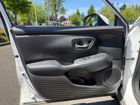 Used 2023 Honda HR-V LX image 17