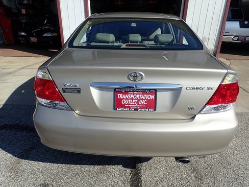 Used 2006 Toyota Camry XLE w/ VSC & Side Airbag Pkg FWD image 20