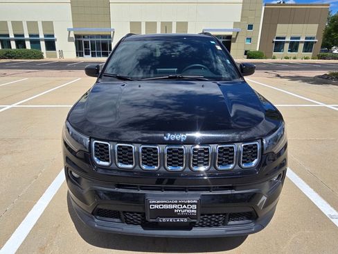 Used 2025 Jeep Compass Latitude w/ Sun & Sound Group AWD/4WD image 9