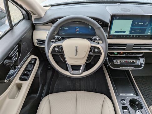 New 2026 Lincoln Corsair Premiere image 19