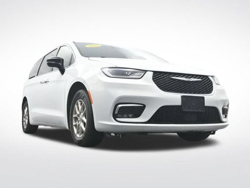 Used 2025 Chrysler Pacifica Select FWD image 34
