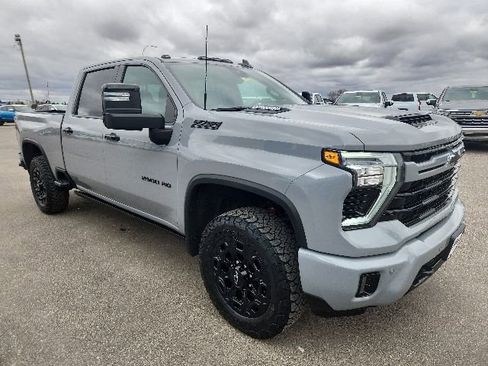 Used 2024 Chevrolet Silverado 2500 LTZ w/ LTZ Plus Package AWD/4WD image 7