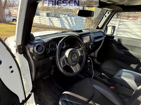 Used 2013 Jeep Wrangler Unlimited Sahara image 3