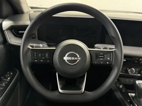 Used 2025 Nissan Kicks SV image 16