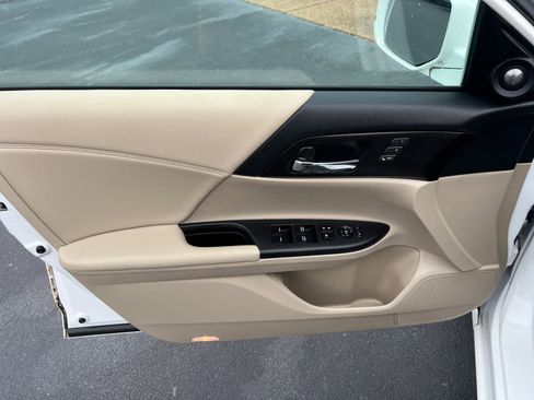 Used 2015 Honda Accord Touring image 21