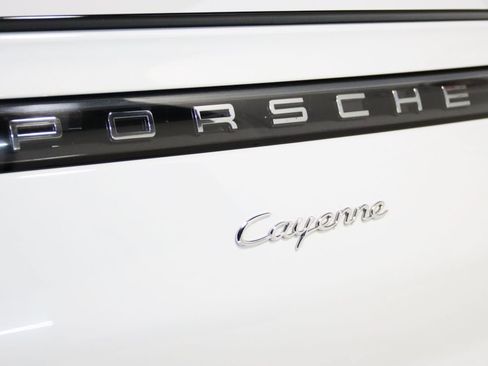 Used 2023 Porsche Cayenne Coupe w/ Towing Package w/o Tow Ball AWD/4WD image 15