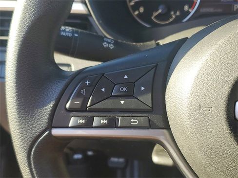 Used 2024 Nissan Altima 2.5 SV image 12