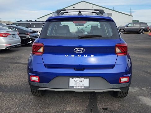 Used 2022 Hyundai Venue Limited image 20