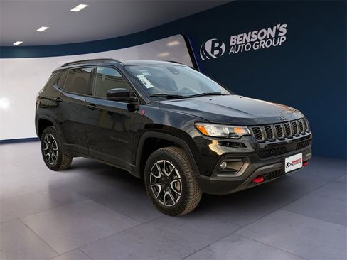 Used 2024 Jeep Compass Trailhawk image 7
