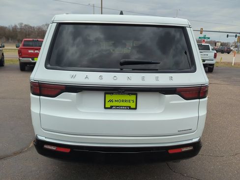 Used 2024 Jeep Wagoneer L Series III w/ Flexible Seating Group AWD/4WD image 5
