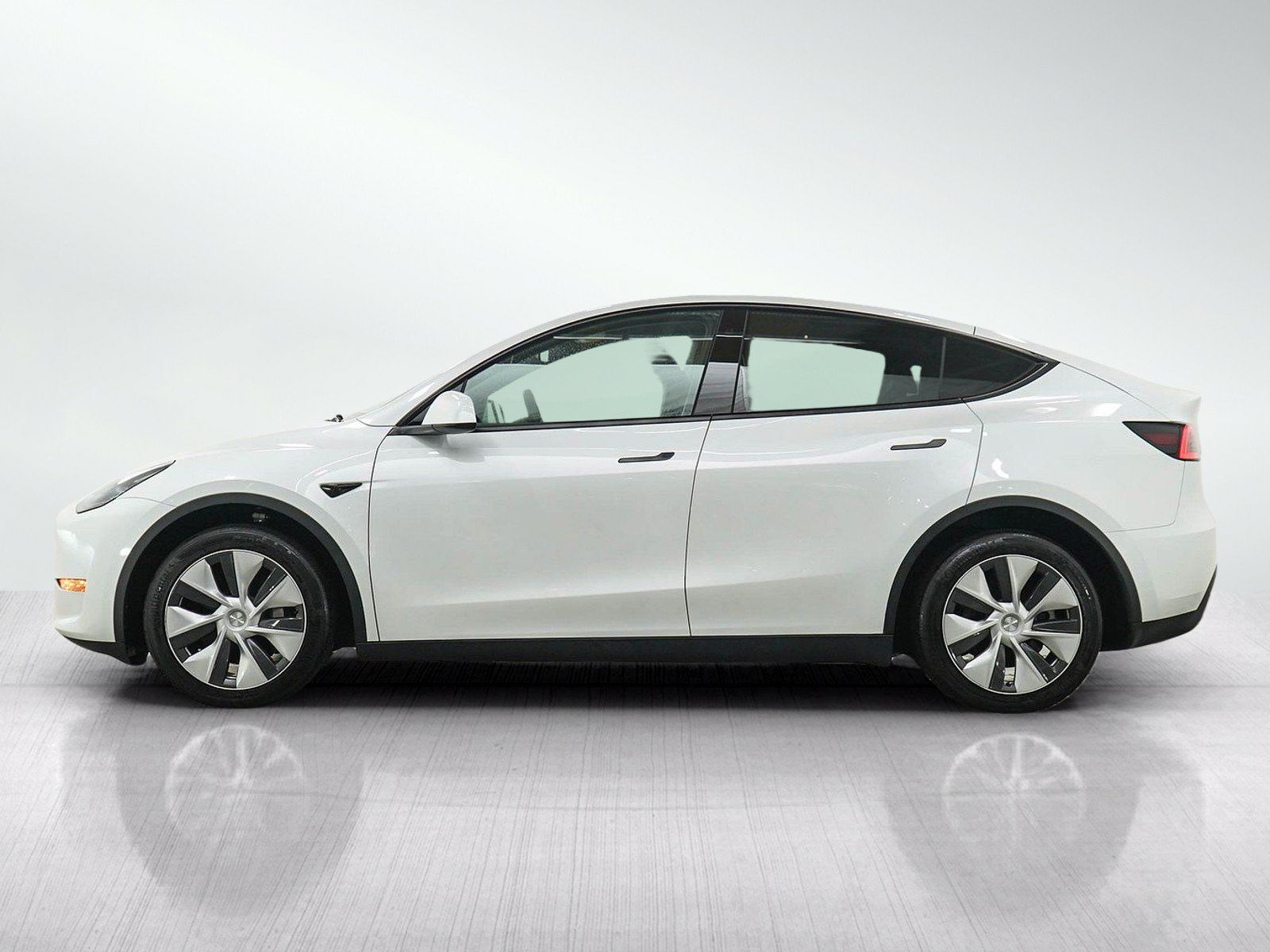 Used 2023 Tesla Model Y Long Range AWD/4WD image 2