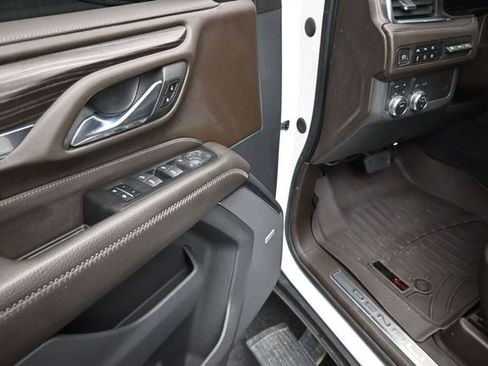 Used 2023 GMC Yukon XL Denali AWD/4WD image 14