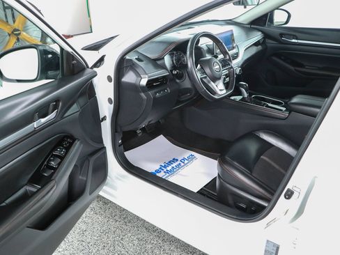 Used 2024 Nissan Altima 2.5 SR FWD image 3