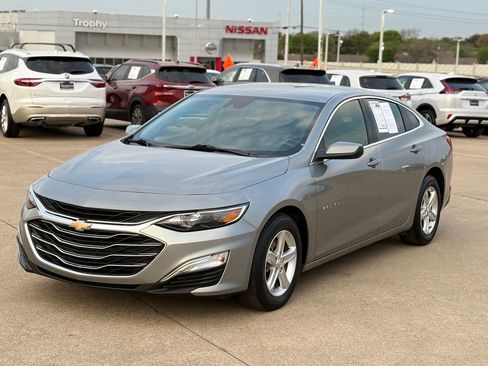 Used 2025 Chevrolet Malibu LS image 3