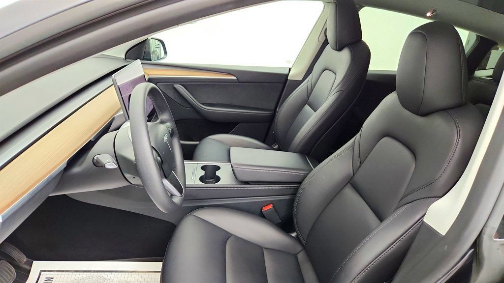 Used 2025 Tesla Model Y Long Range RWD image 25