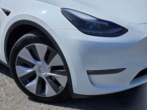 Used 2023 Tesla Model Y Long Range AWD/4WD image 9
