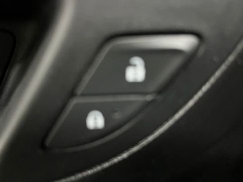 Used 2020 Chevrolet Equinox Premier image 11