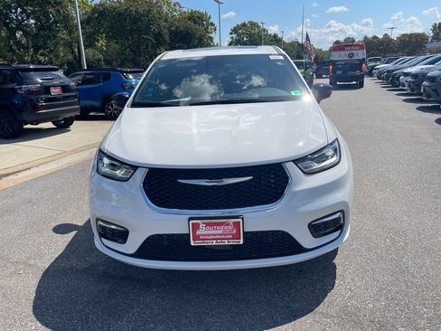 New 2026 Chrysler Pacifica Select FWD image 18