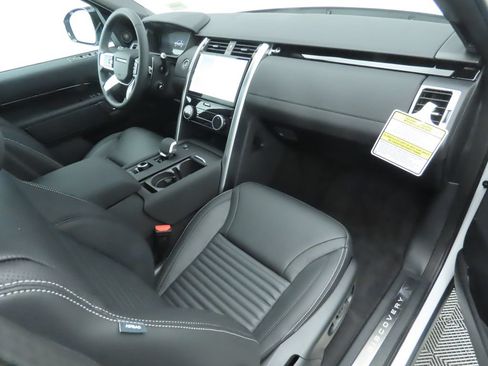 Used 2025 Land Rover Discovery S AWD/4WD image 18