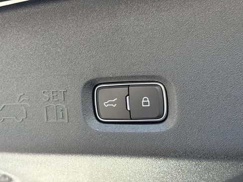 New 2026 Lincoln Navigator Premiere AWD/4WD image 13