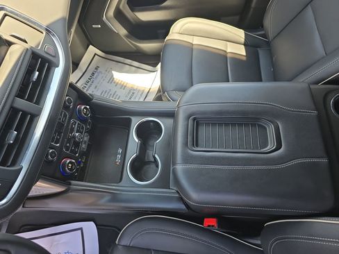 Used 2024 Chevrolet Suburban Premier AWD/4WD image 27