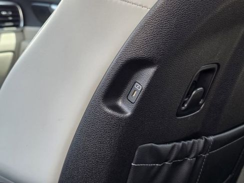 Used 2024 Kia Telluride S w/ S Sunroof Package FWD image 19