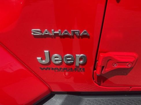 Used 2021 Jeep Wrangler Unlimited Sahara w/ LED Lighting Group AWD/4WD image 36