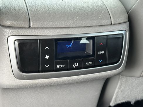 Used 2016 Toyota Highlander XLE image 26