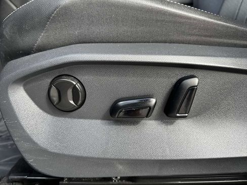 Used 2024 Volkswagen Tiguan SE R-Line image 16