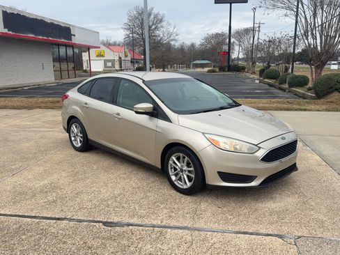 Used 2017 Ford Focus SE image 9
