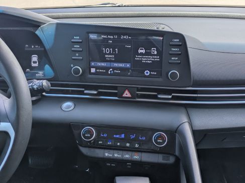 Used 2023 Hyundai Elantra SEL FWD image 18