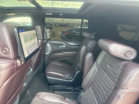 Used 2023 Cadillac Escalade ESV Premium Luxury Platinum AWD/4WD image 41