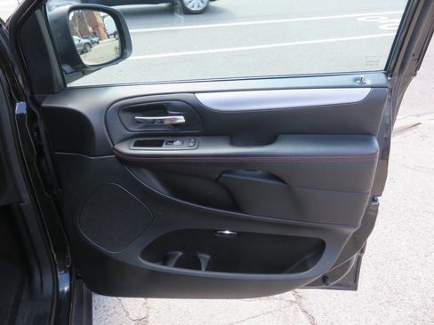 Used 2018 Dodge Grand Caravan GT image 26