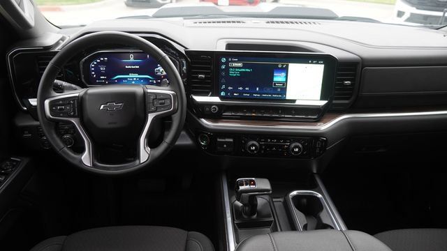 Used 2026 Chevrolet Silverado 1500 LT Trail Boss w/ LPO, Dark Essentials Package AWD/4WD image 14