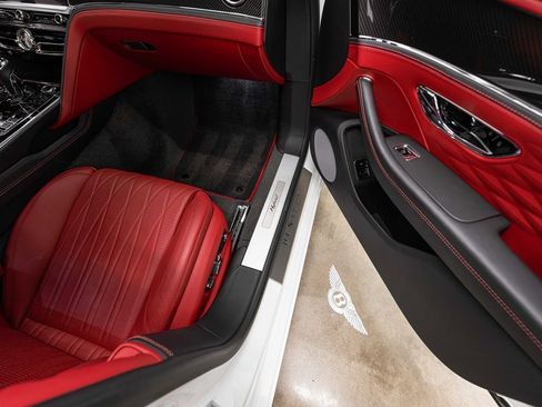 Used 2022 Bentley Flying Spur Plug-In Hybrid image 36