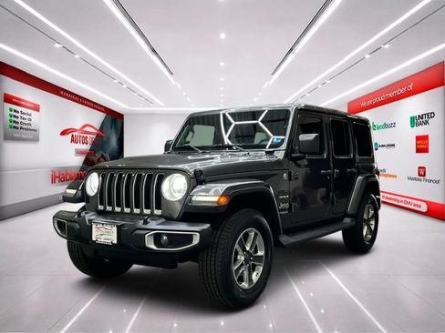 Used 2018 Jeep Wrangler Unlimited Sahara w/ Dual Top Group AWD/4WD image 3