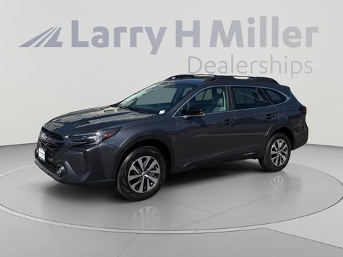 Certified 2025 Subaru Outback Premium AWD/4WD image 1