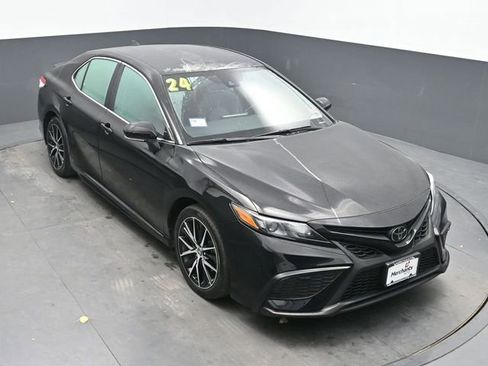 Used 2024 Toyota Camry SE image 24