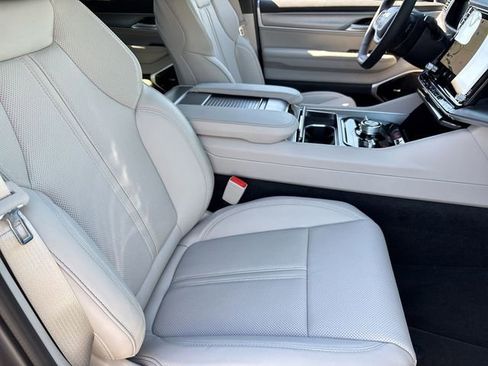 New 2026 Jeep Grand Wagoneer Limited AWD/4WD image 35
