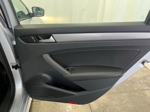 Used 2015 Volkswagen Passat 1.8T Wolfsburg Edition image 23