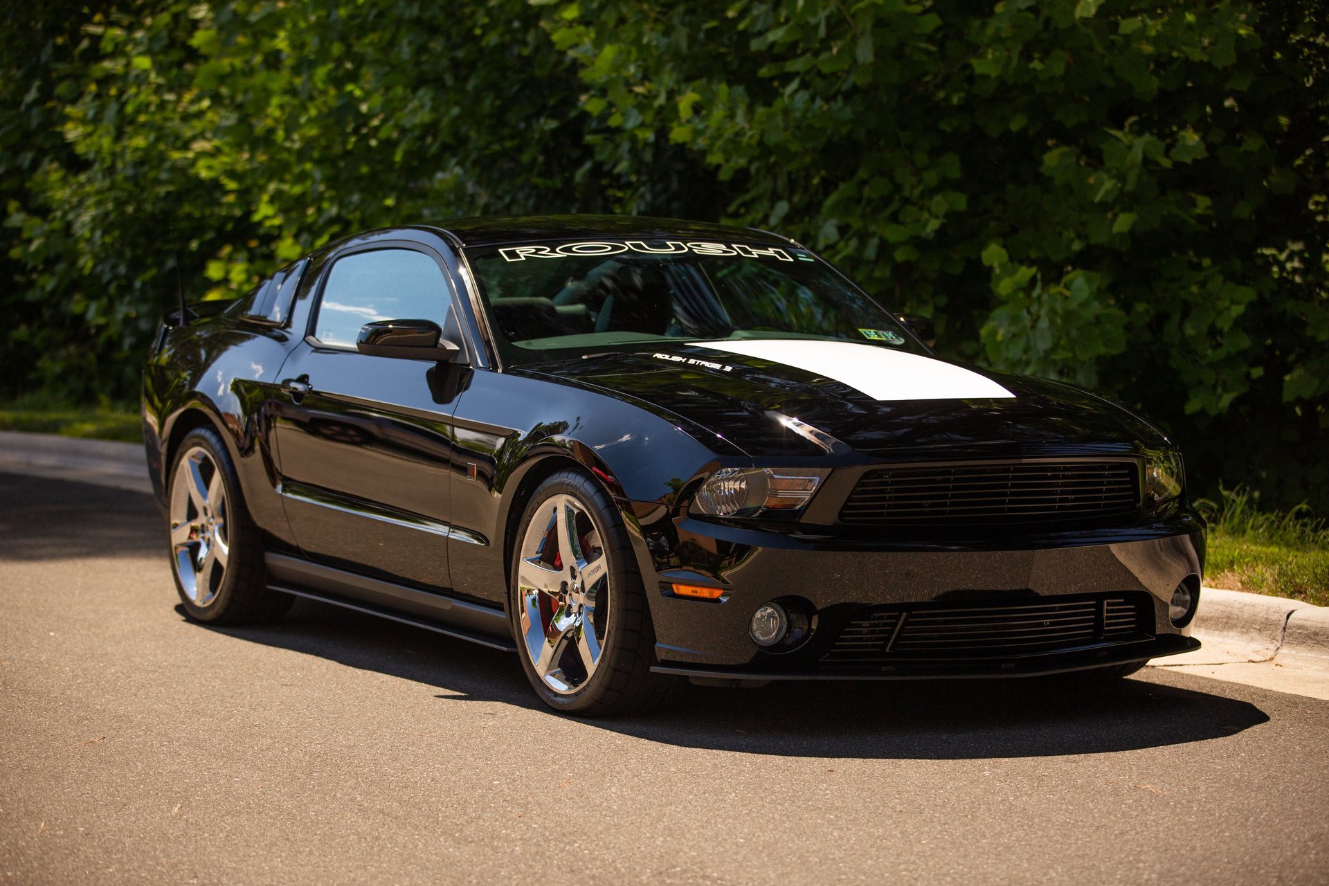Used 2010 Ford Mustang GT RWD image 3