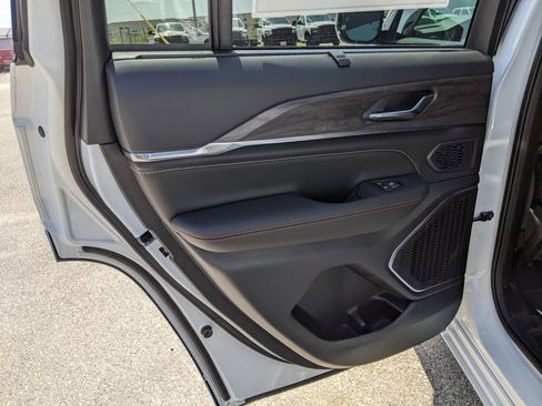 New 2025 Jeep Grand Cherokee Overland w/ Luxury Tech Group IV image 18