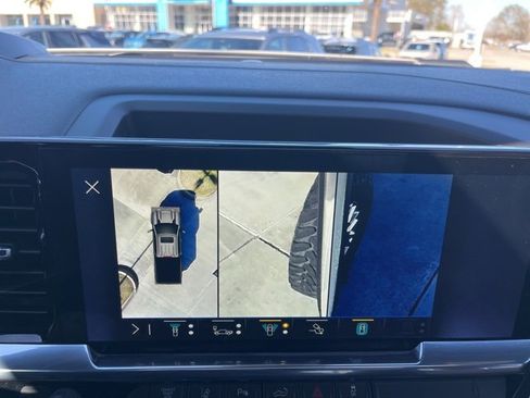 Used 2024 Chevrolet Silverado 2500 High Country w/ Technology Package image 32