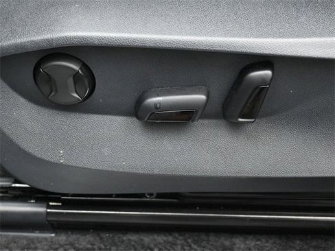 Used 2024 Volkswagen Tiguan SE R-Line image 10