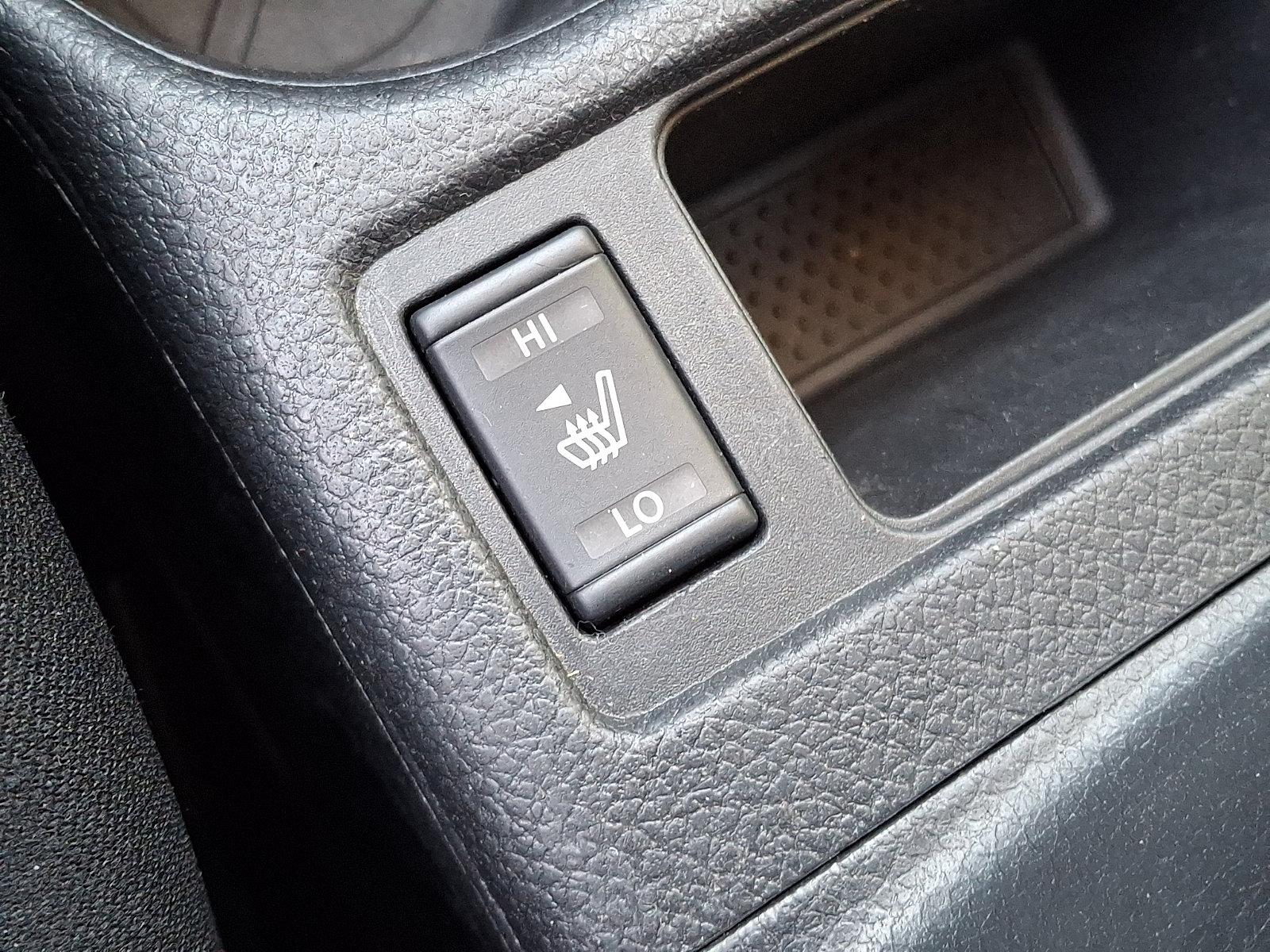 Used 2018 Nissan Rogue SV FWD image 25