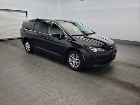Used 2023 Chrysler Voyager LX FWD image 11