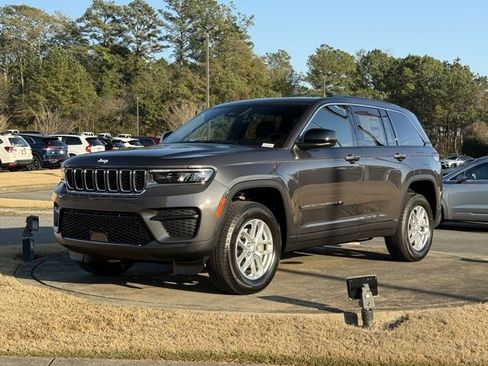 New 2025 Jeep Grand Cherokee Laredo X w/ Luxury Tech Group I image 3